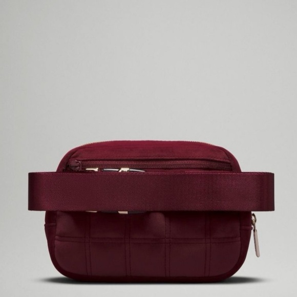 NWT Lululemon Athletica Everywhere Belt Bag 1L
Quilted Velour in Wine Berry - Picture 2 of 5